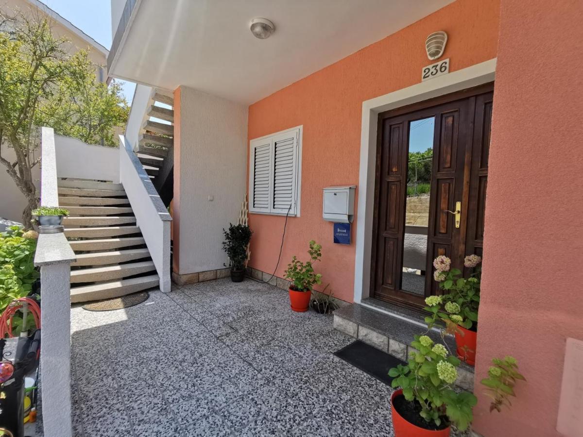 Apartment Martina Banjol Luaran gambar